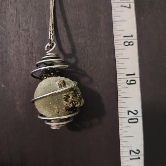 Olivine Stone Wraped Pendant Necklace - Picture 10 of 10